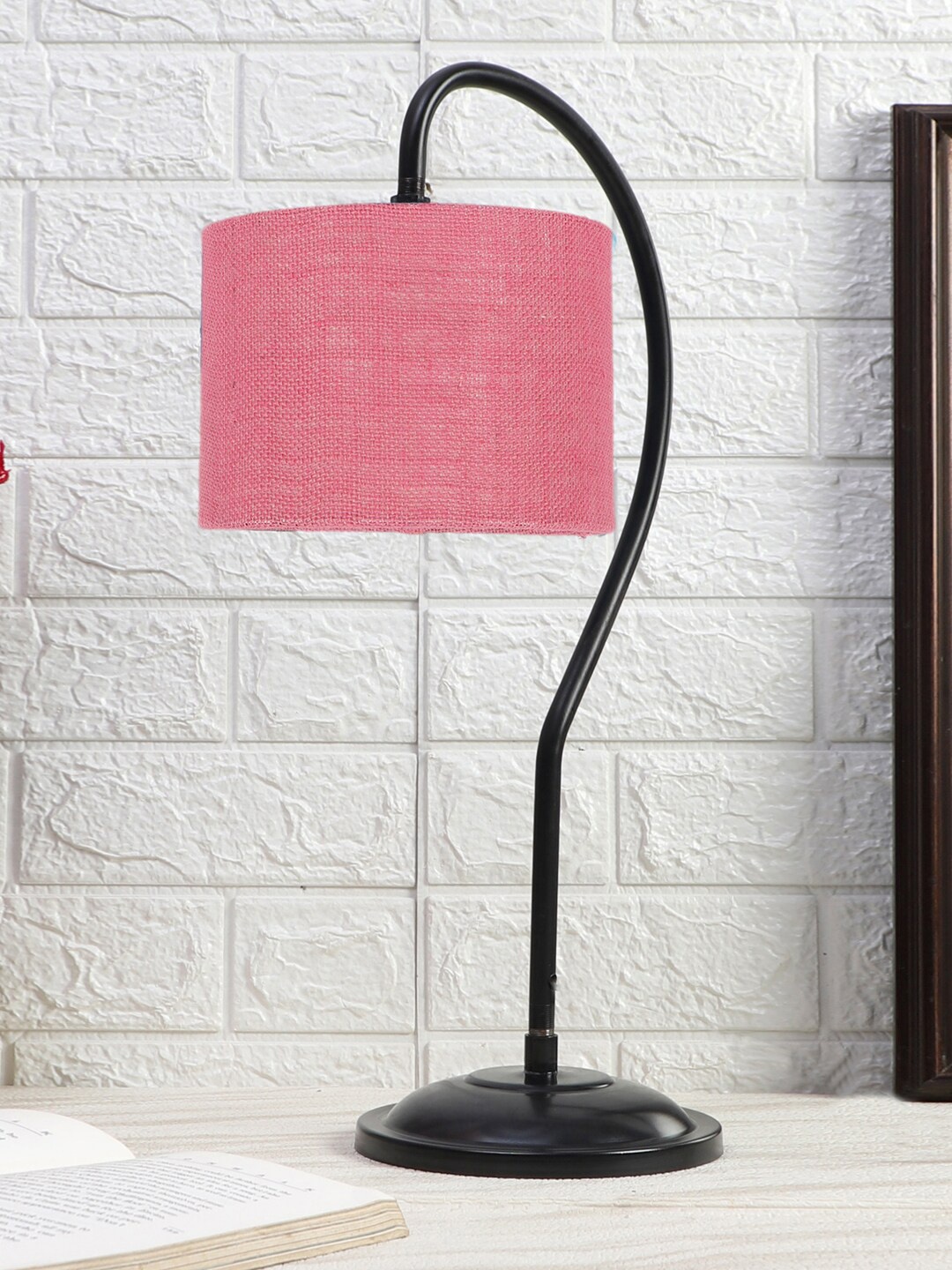 

Devansh Pink & Black Textured Jute Curvy Table Lamp With Iron Base