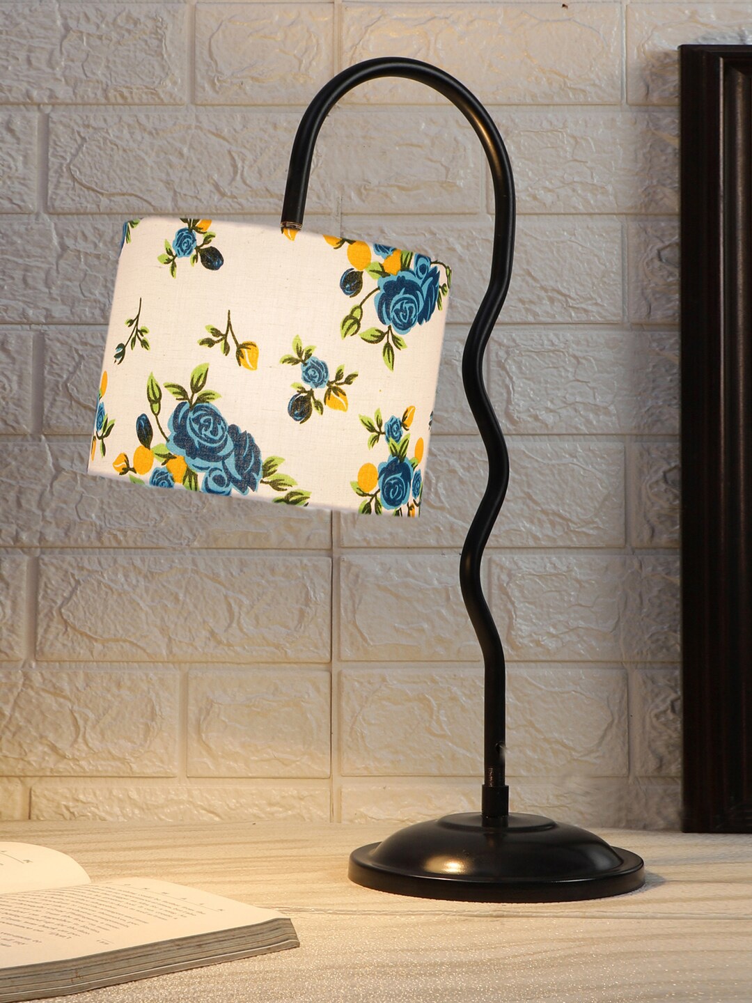 

Devansh White & Black Printed Cotton Zig Zag Curvy Table Lamp With Iron Base