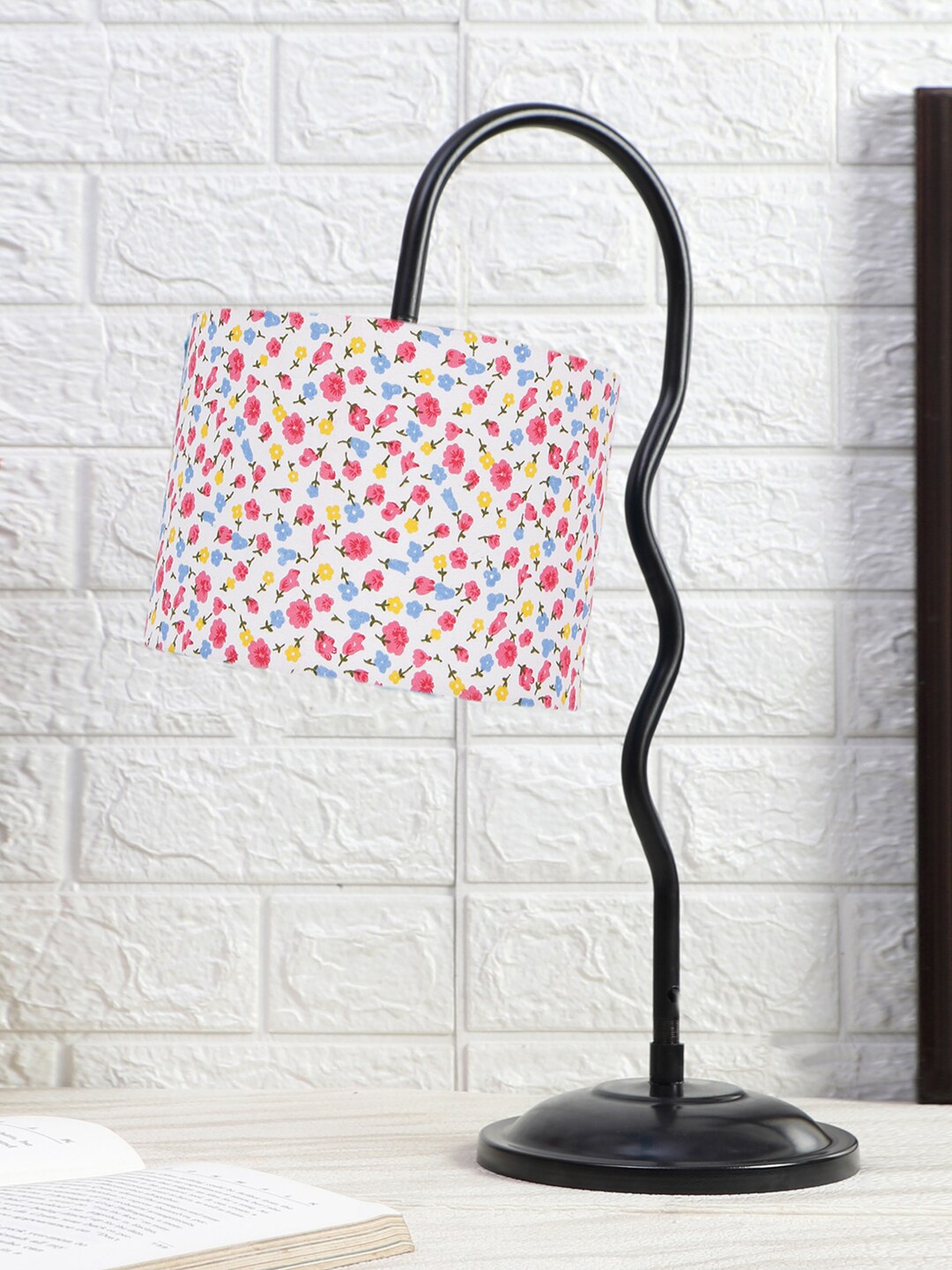 

Devansh White & Black Printed Cotton Zig Zag Curvy Table Lamp With Iron Base