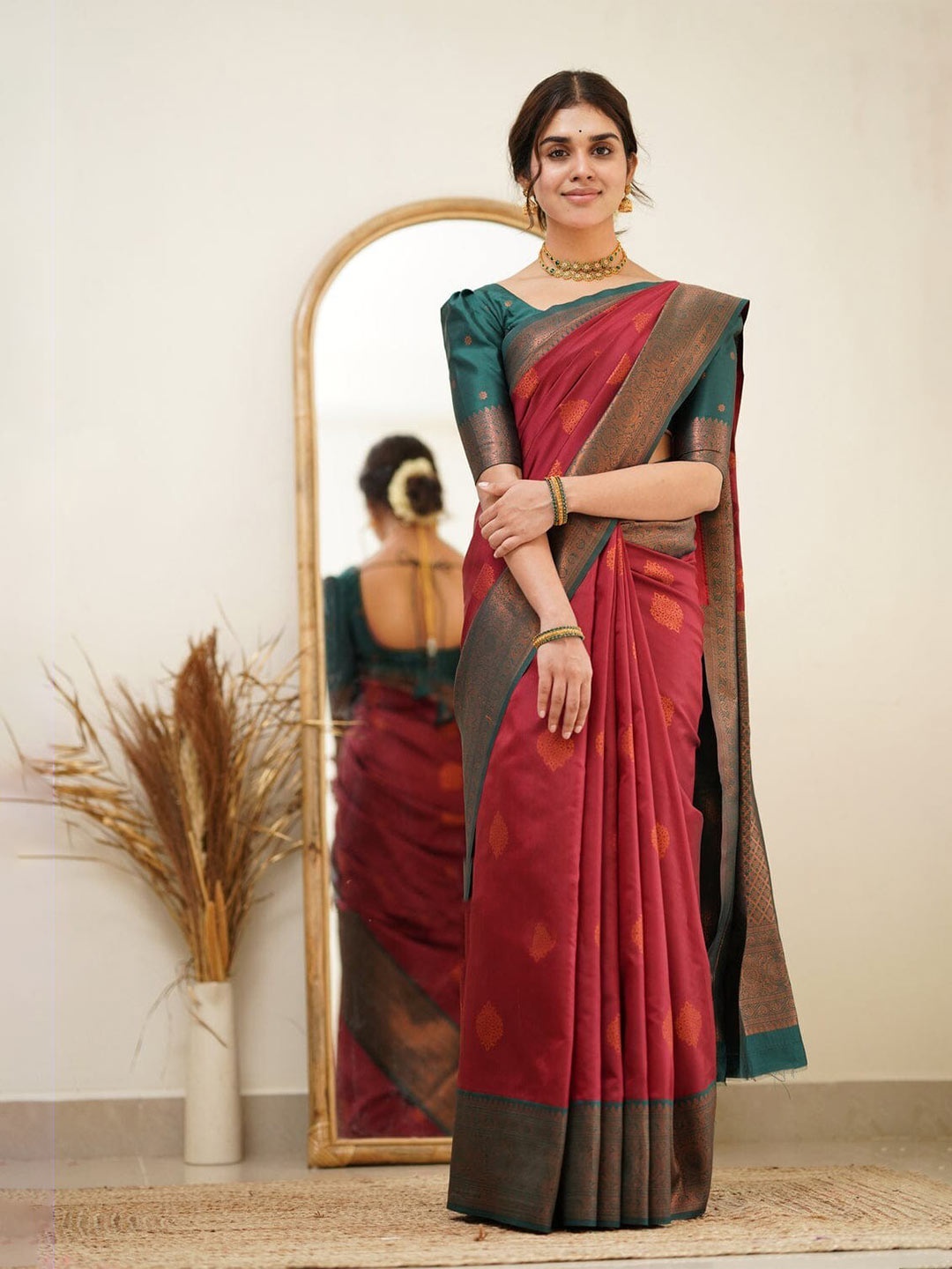 

Anjaneya Sarees Ethnic Motif Woven Design Zari Banarasi Saree, Red