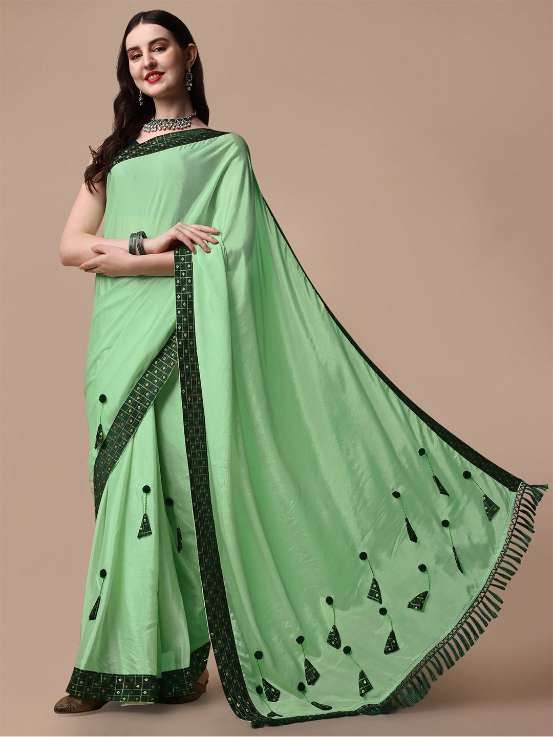 

AVANTIKA FASHION Embellished Pure Silk Banarasi Saree, Green