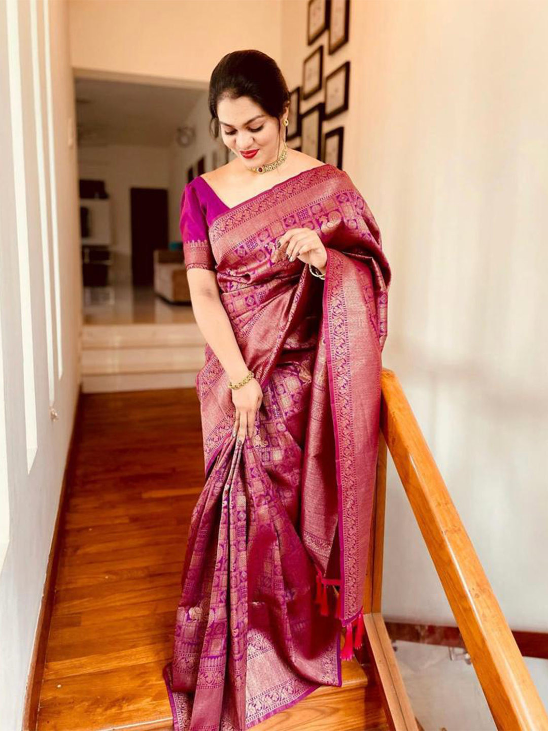 

AVANTIKA FASHION Woven Design Zari Pure Silk Kanjeevaram Saree, Pink