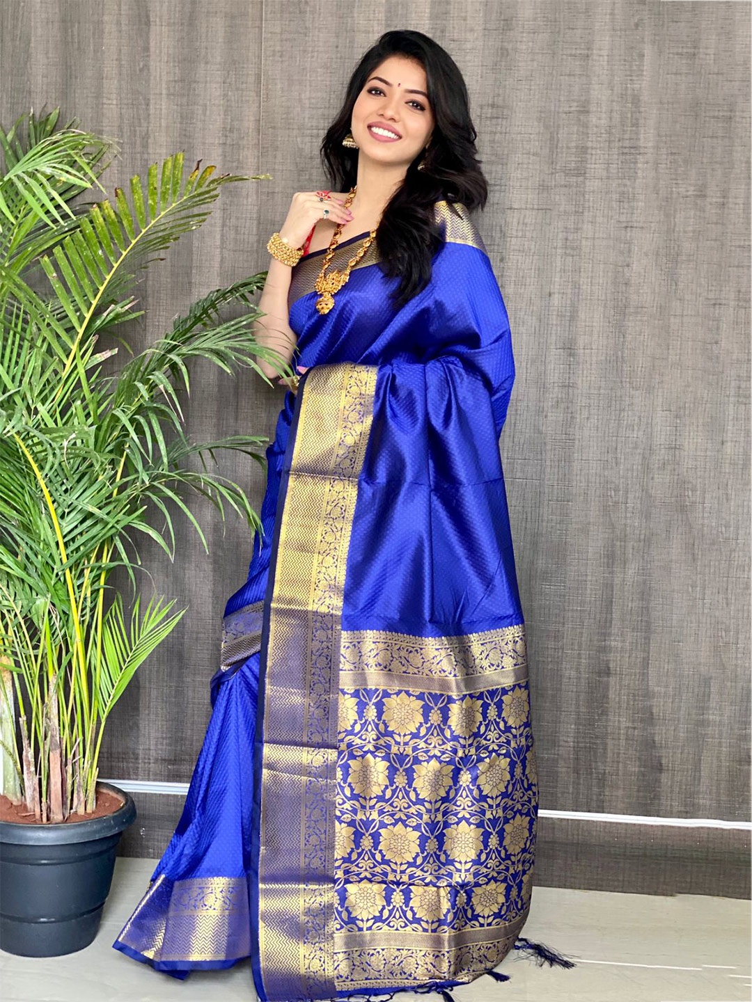 

AVANTIKA FASHION Woven Design Zari Pure Silk Kanjeevaram Saree, Blue