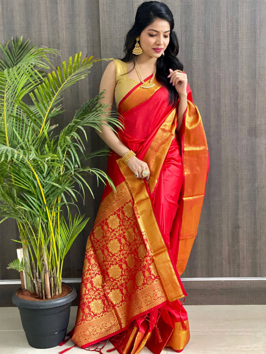 

AVANTIKA FASHION Woven Design Zari Pure Silk Kanjeevaram Saree, Red