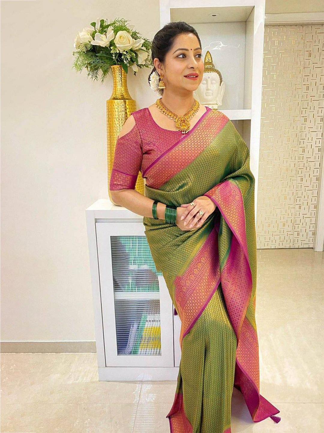 

AVANTIKA FASHION Woven Design Zari Pure Silk Kanjeevaram Saree, Green