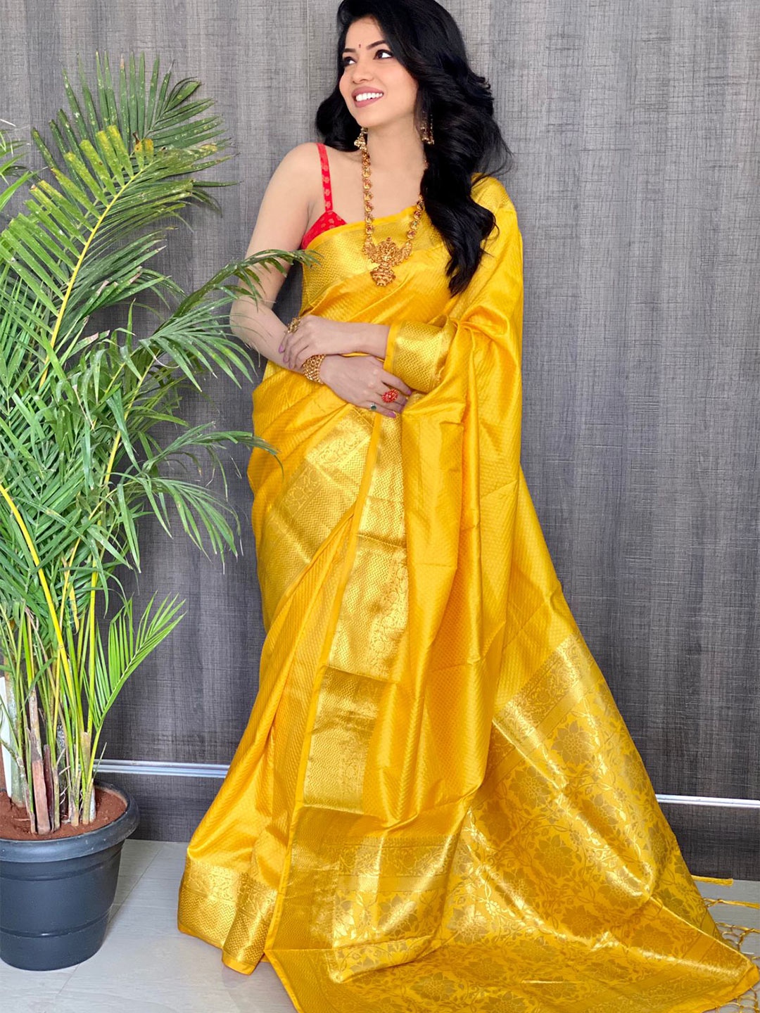 

AVANTIKA FASHION Woven Design Zari Pure Silk Kanjeevaram Saree, Yellow