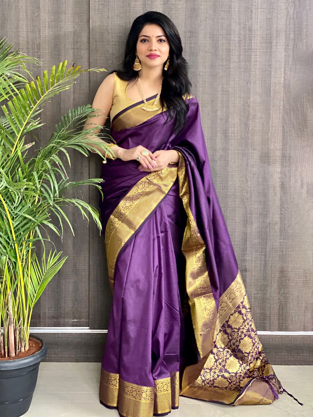 

AVANTIKA FASHION Woven Design Zari Pure Silk Kanjeevaram Saree, Purple