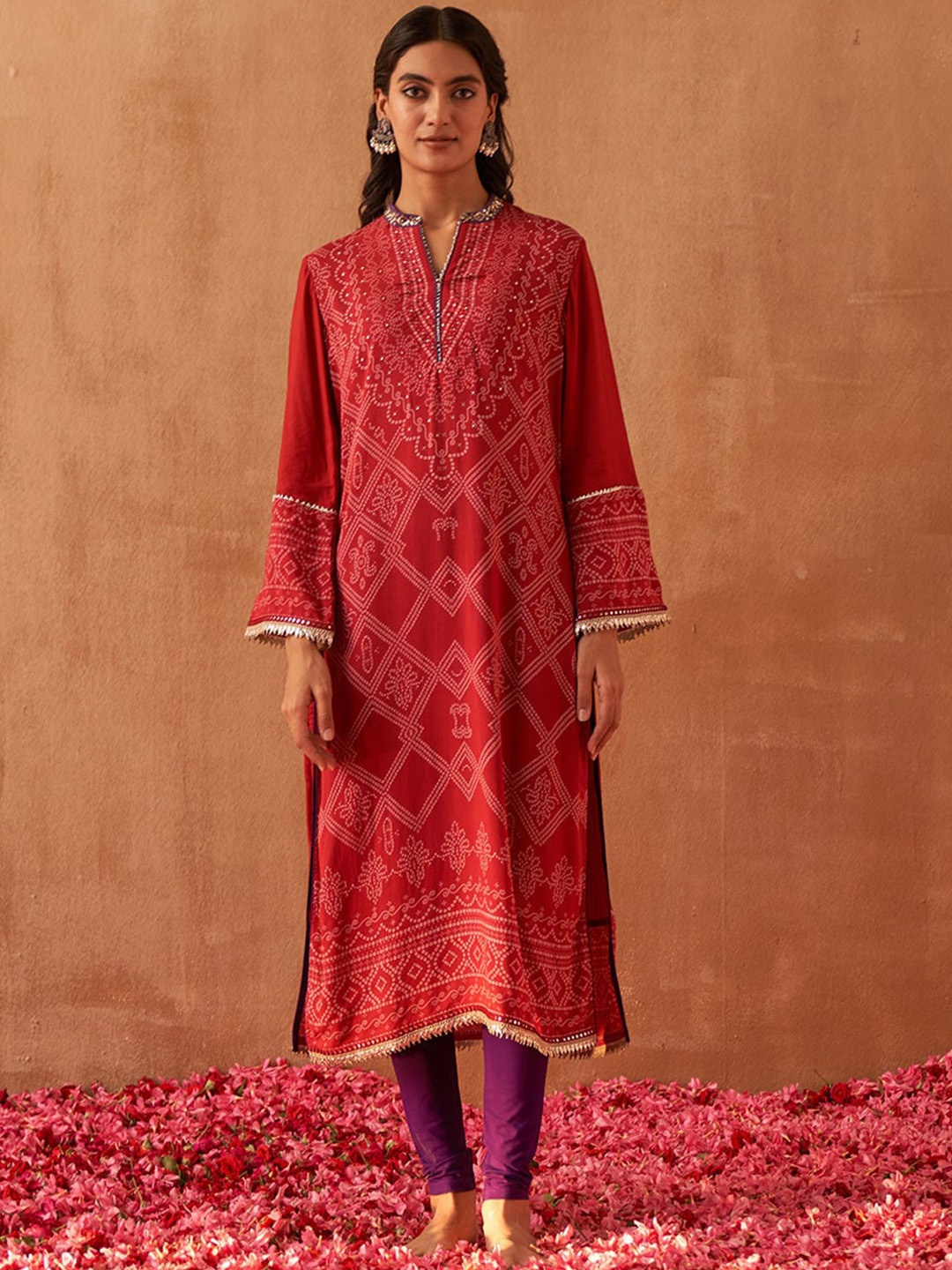 

Lakshita Embroidered Mandarin Collar Straight Kurta, Red