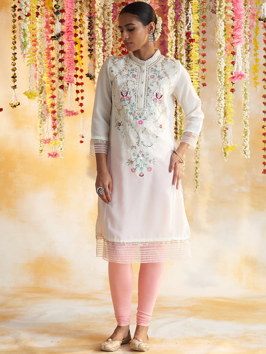 

Lakshita Women Floral Embroidered Thread Work Kurta, White