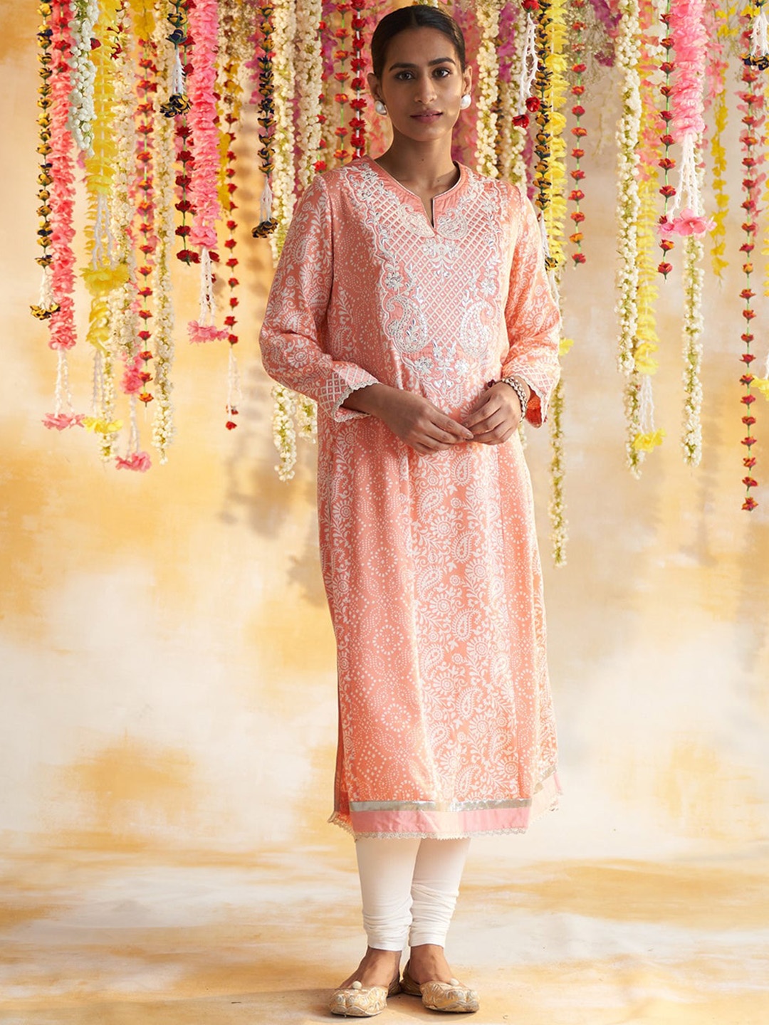 

Lakshita Women Paisly Embroidered Thread Work Kurta, Peach