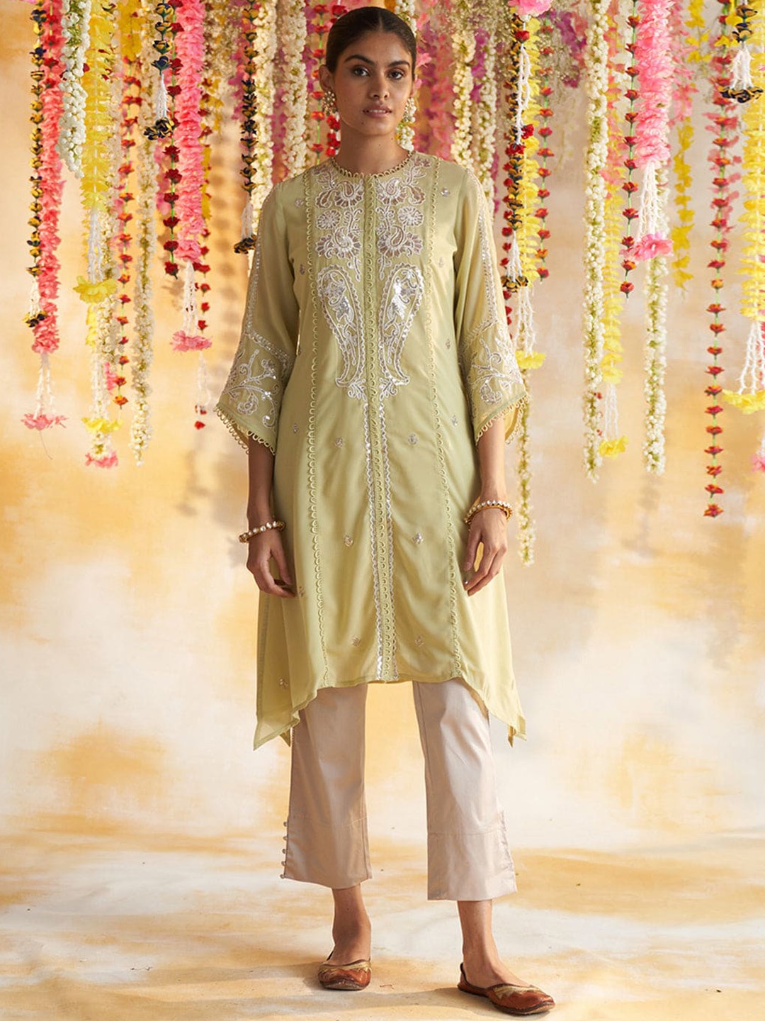 

Lakshita Women Ethnic Motifs Embroidered Sequinned Cotton Kurta, Green