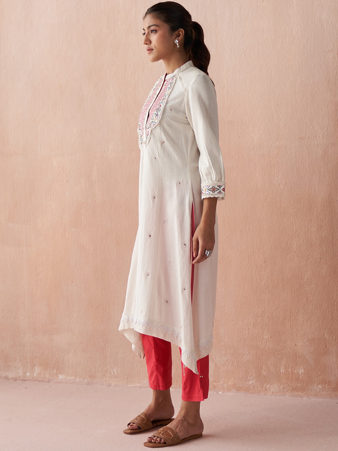 

Lakshita Embroidered Mandarin Collar Straight Kurta, White