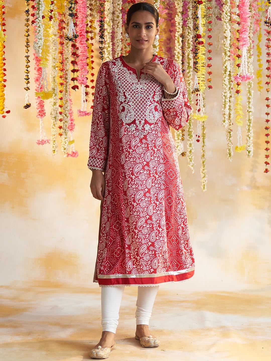 

Lakshita Embroidered Long Sleeves Straight Kurta, Red