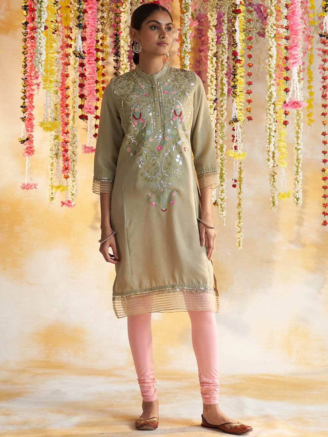 

Lakshita Women Floral Embroidered Mandarin Collar Regular Kurta, Green