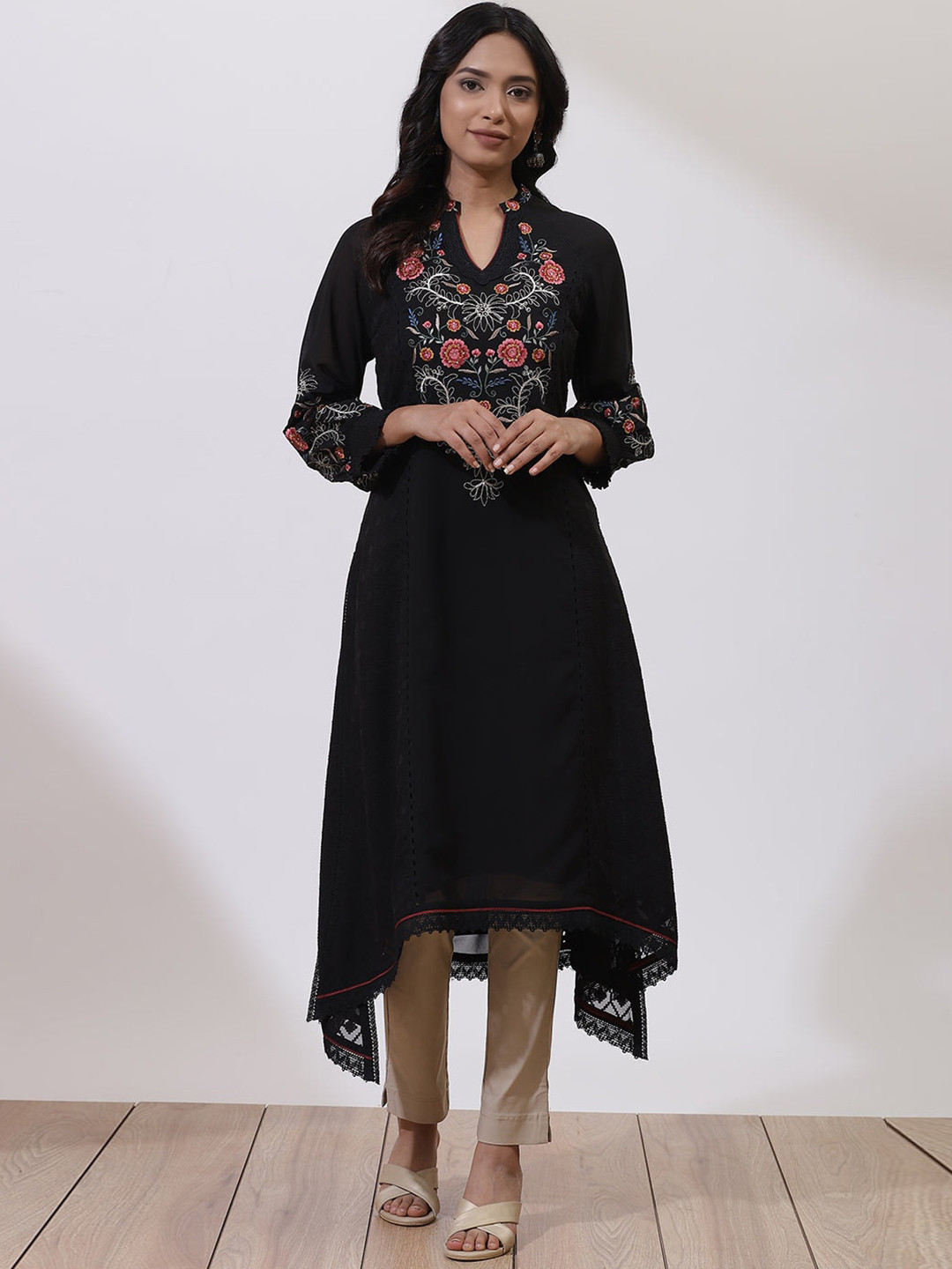 

Lakshita Floral Yoke Design Thread Work Kurta, Black