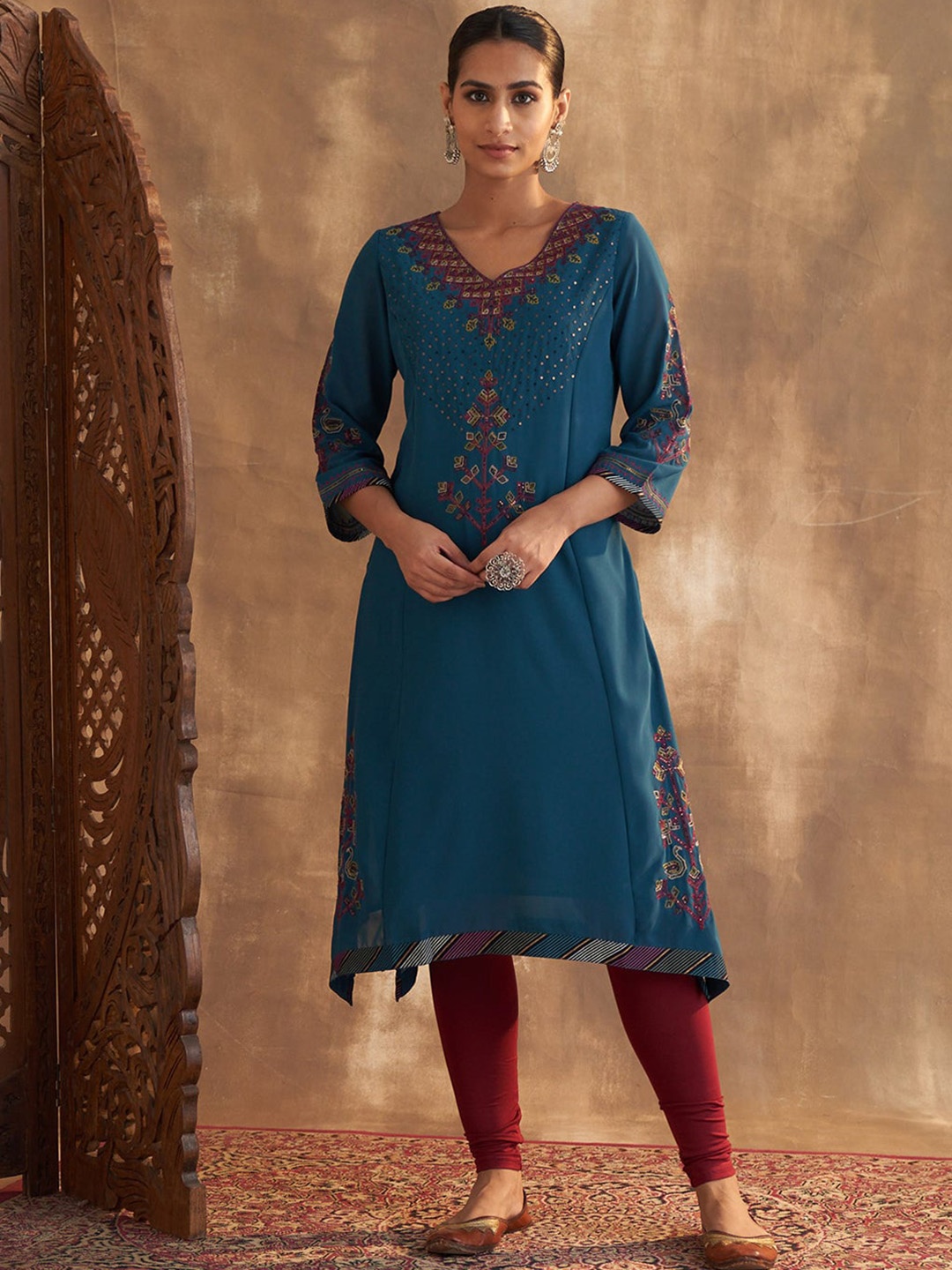 

Lakshita Embroidered Georgette V-Neck Straight Kurta, Blue