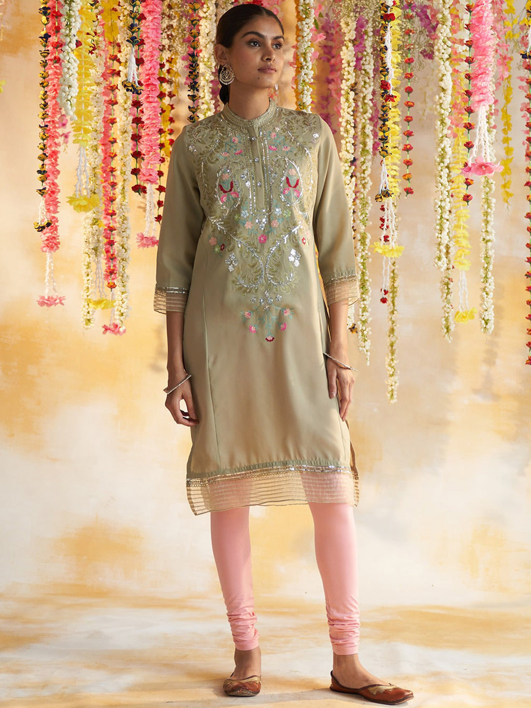 

Lakshita Plus Size Floral Embroidered Floral Kurta, Lime green