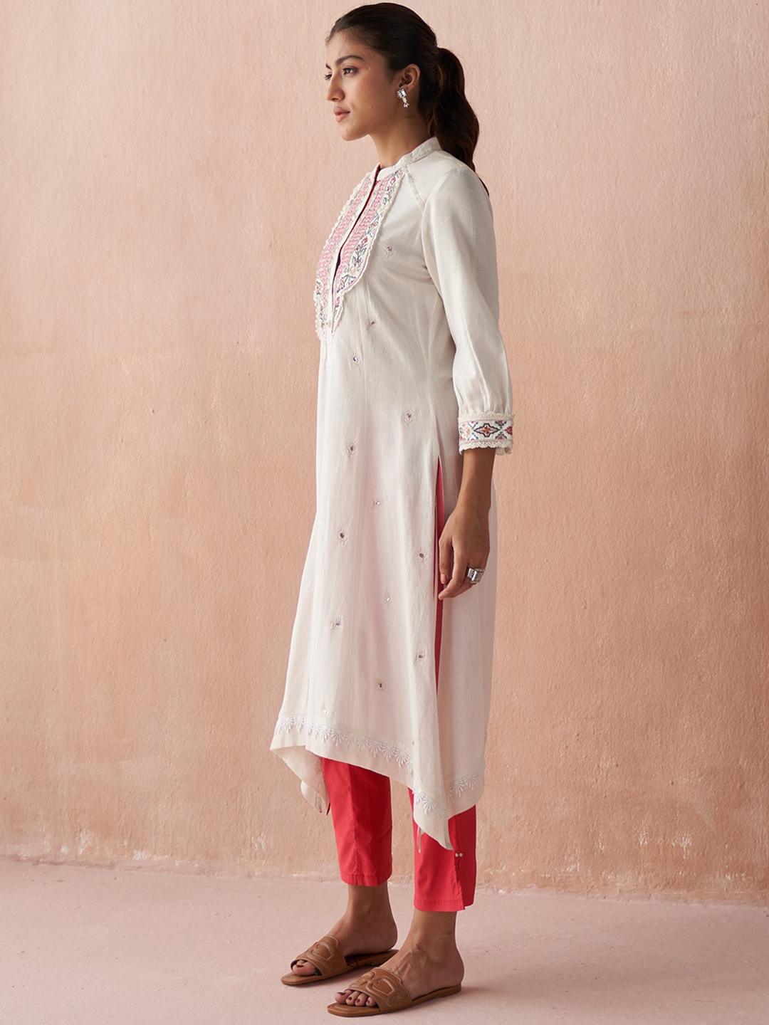 

Lakshita Plus Size Floral Yoke Design Kurta, White
