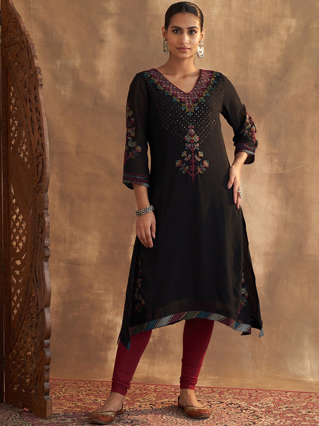 

Lakshita Embroidered Georgette V-Neck Straight Kurta, Black