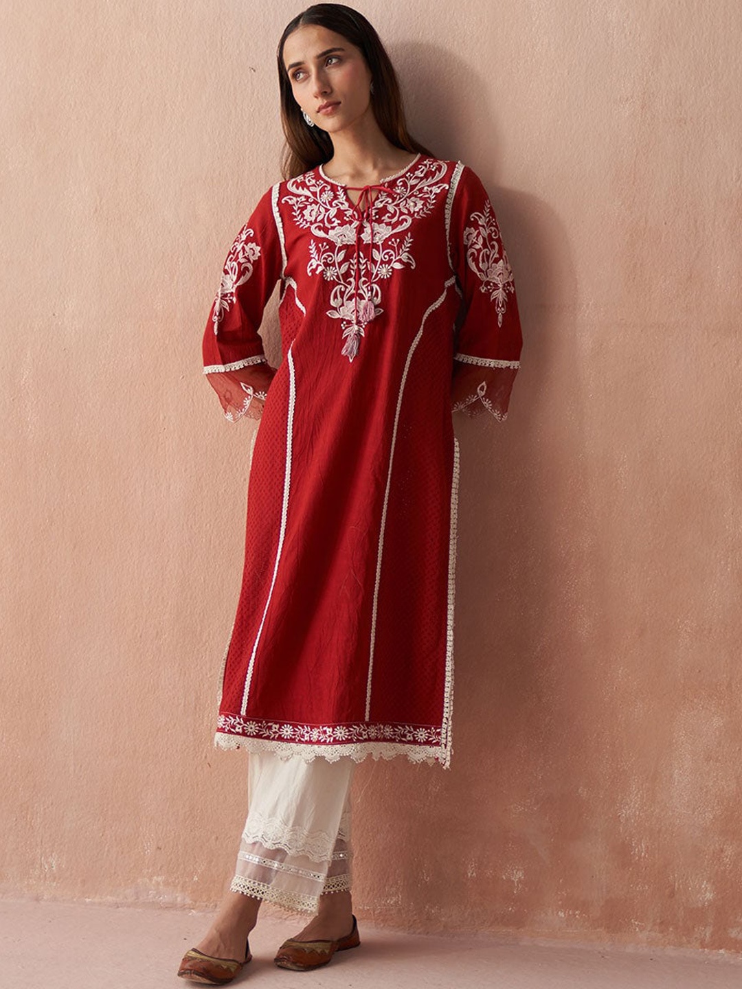 

Lakshita Embroidered Tie-Up Neck Straight Kurta, Red