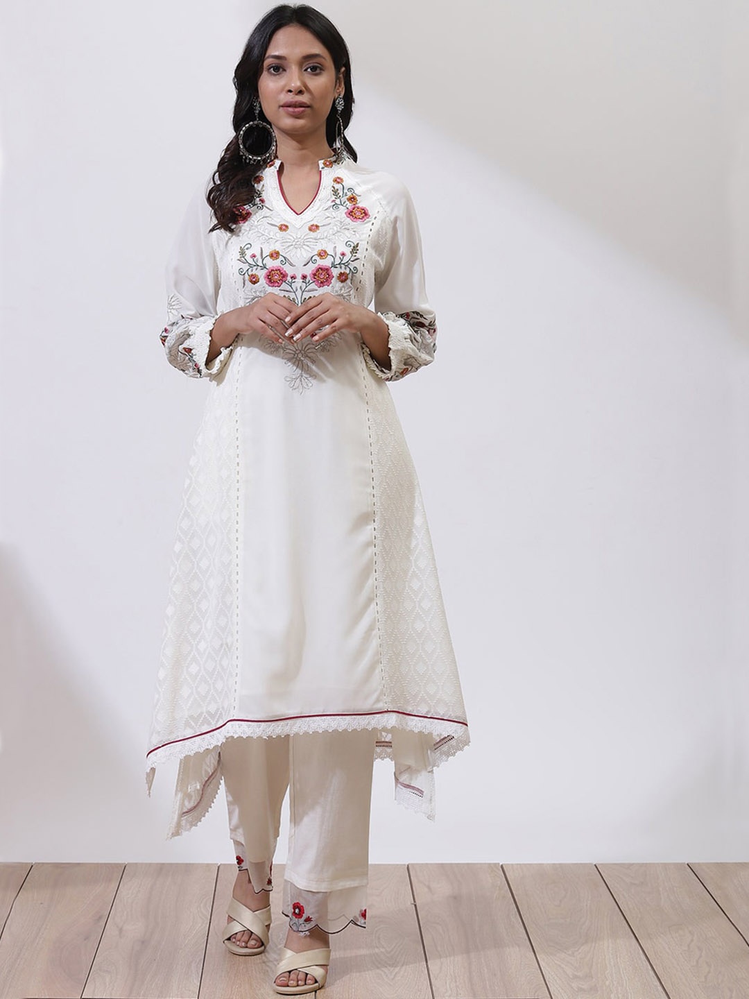 

Lakshita Women Plus Size Floral Embroidered Cotton Kurta, Cream