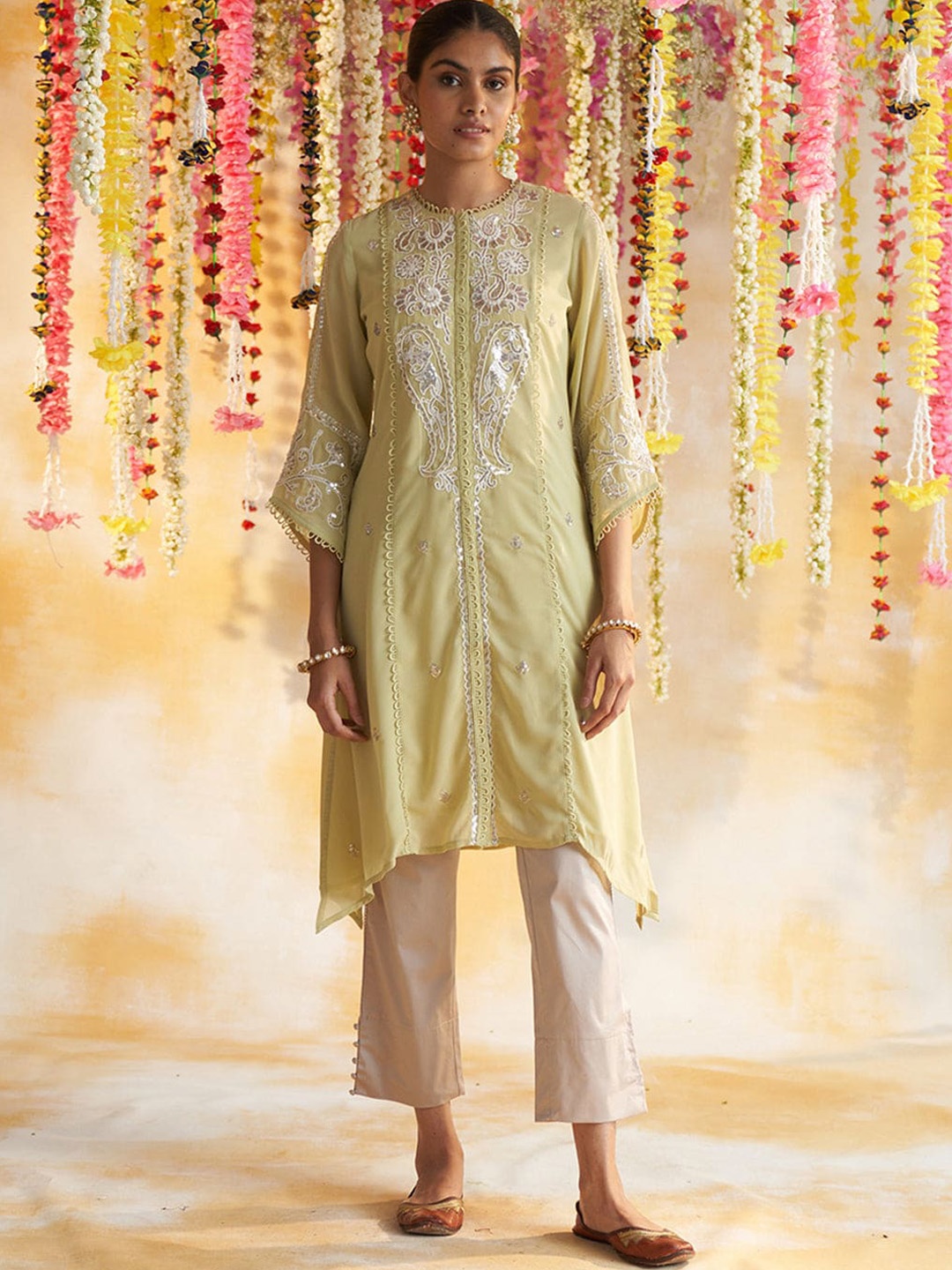 

Lakshita Embroidered Pure Cotton Straight Kurta, Lime green