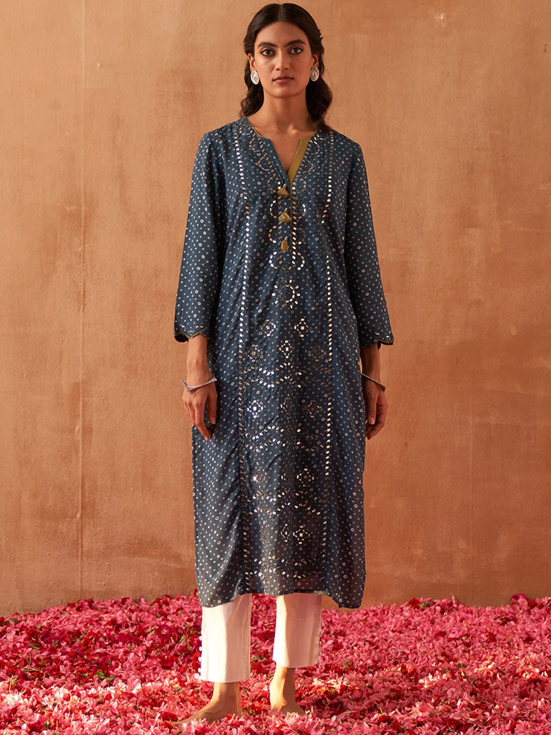 

Lakshita Bandhani Printed Mirror Work Kurta, Blue