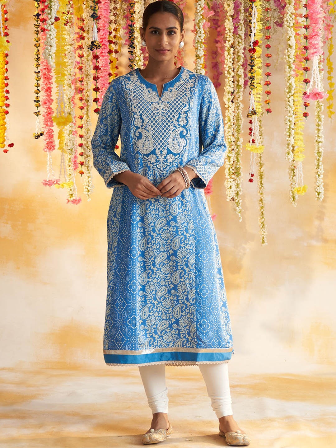 

Lakshita Women Floral Printed Thread WorkKurta, Blue