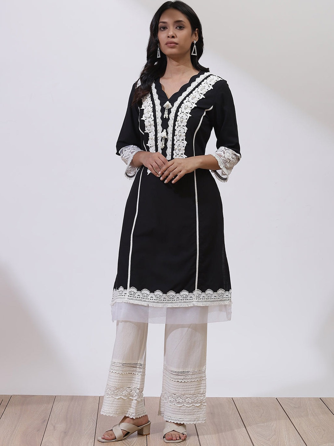 

Lakshita Women V-Neck Lace Thread Work Kurta, Black