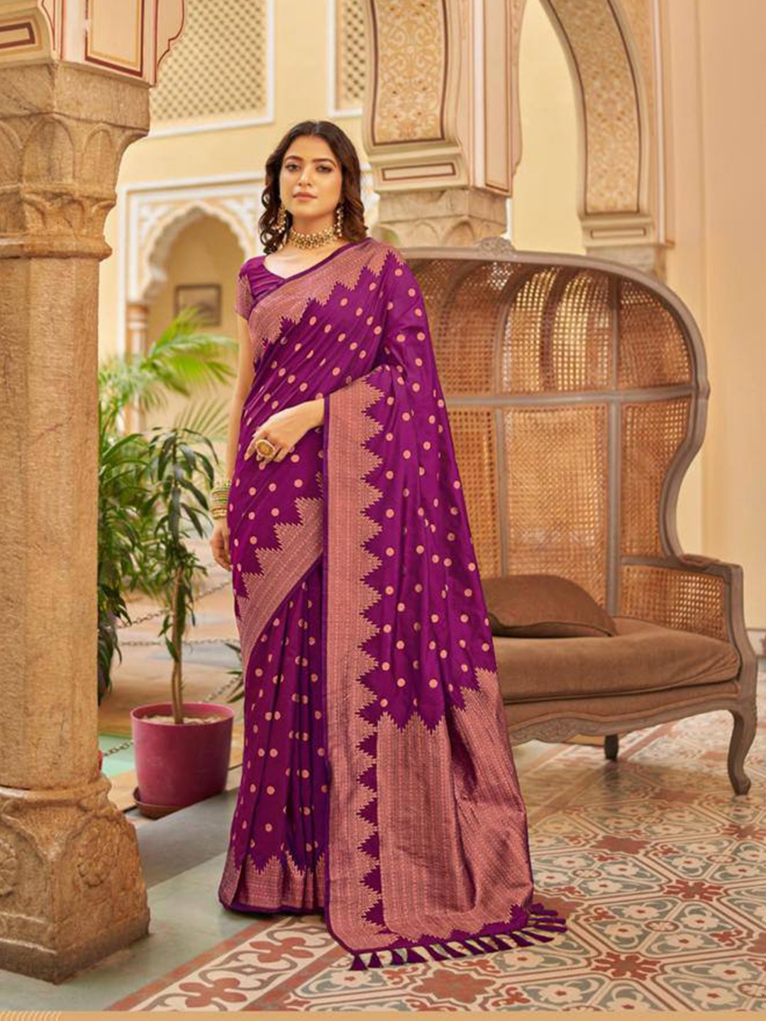 

AVANTIKA FASHION Woven Design Zari Pure Silk Kanjeevaram Saree, Purple