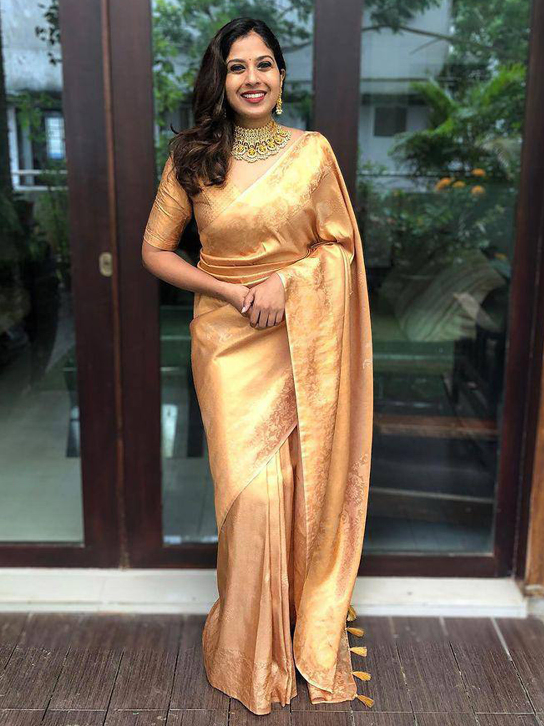 

AVANTIKA FASHION Floral Zari Pure Silk Kanjeevaram Saree, Gold