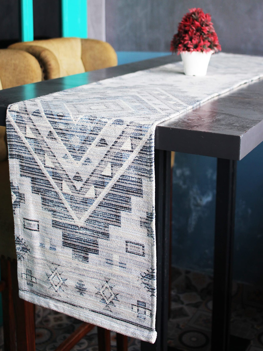 

THE little BIG STORE Charcoal Grey & Beige Woven-Design Pure Cotton Table Runner