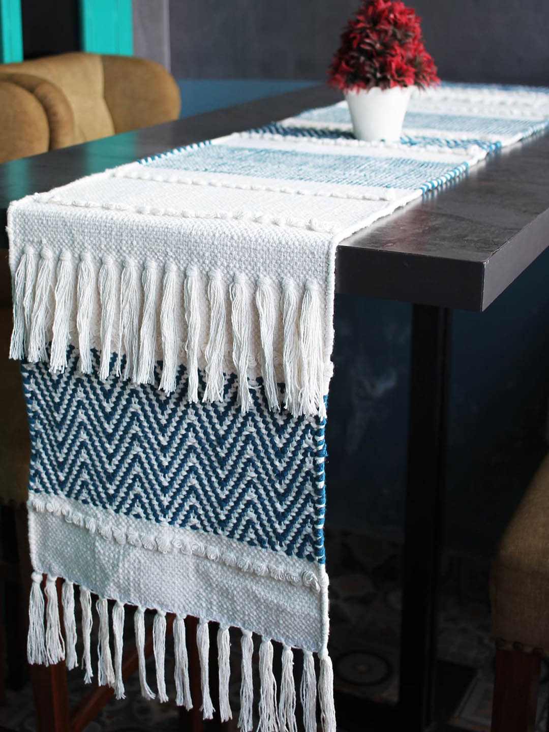 

THE little BIG STORE White & Blue Geometric Woven-Design Pure Cotton Table Runner