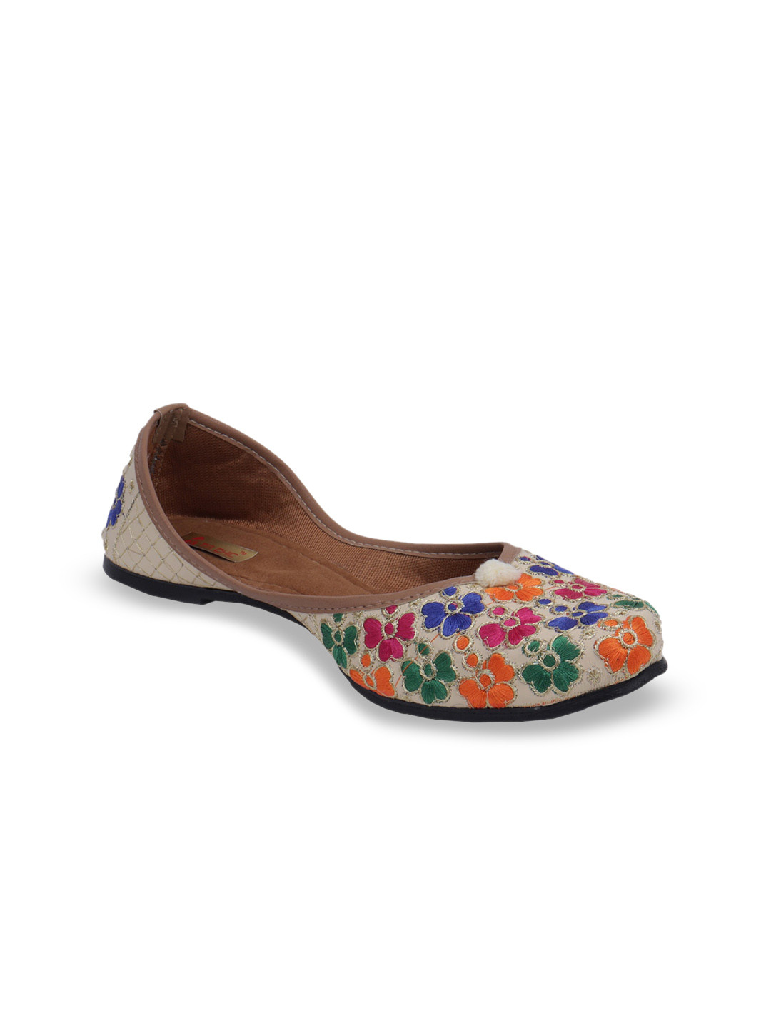 

Ta Chic Women Ethnic Mojaris Flats, Off white