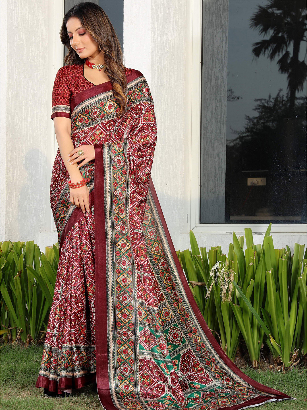 

ASPORA Ethnic Motifs Digital Printed Ikat Saree, Maroon