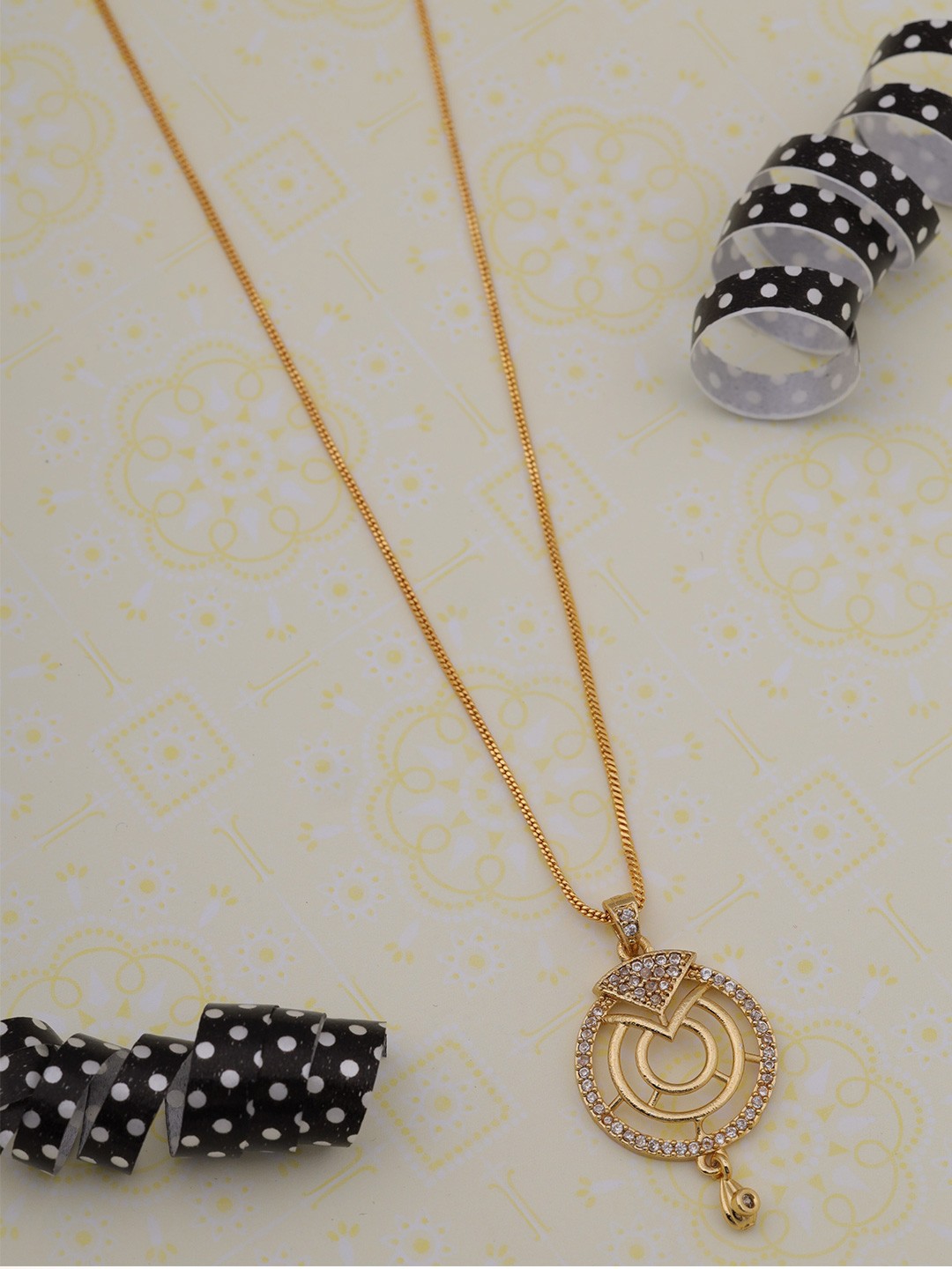 

Brado Jewellery Women Gold-Plated Pendant With Chain, White