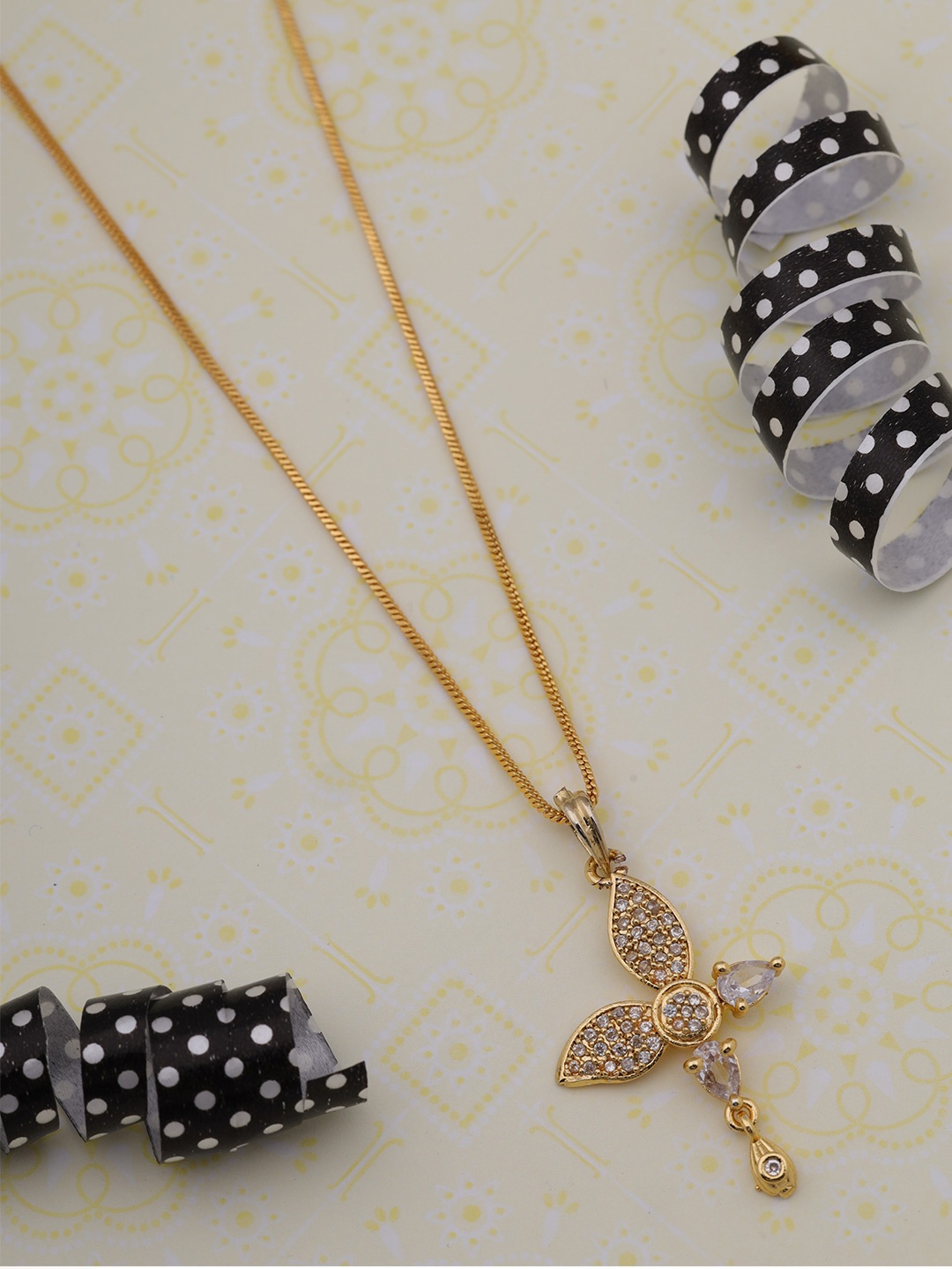 

Brado Jewellery Women Gold-Plated Pendant With Chain, White