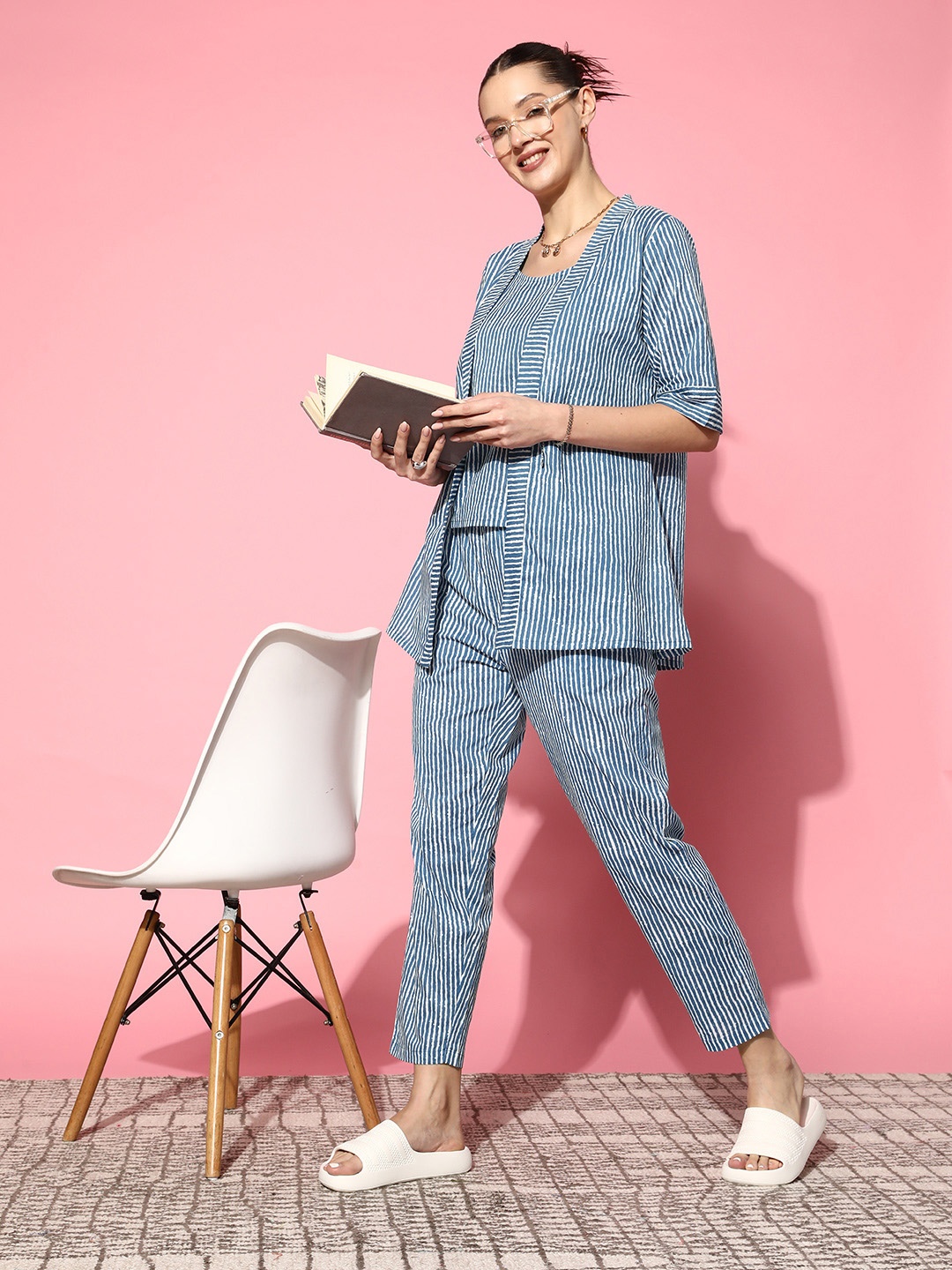 

SANSKRUTIHOMES Women Blue & White Printed Pure Cotton Night Suit