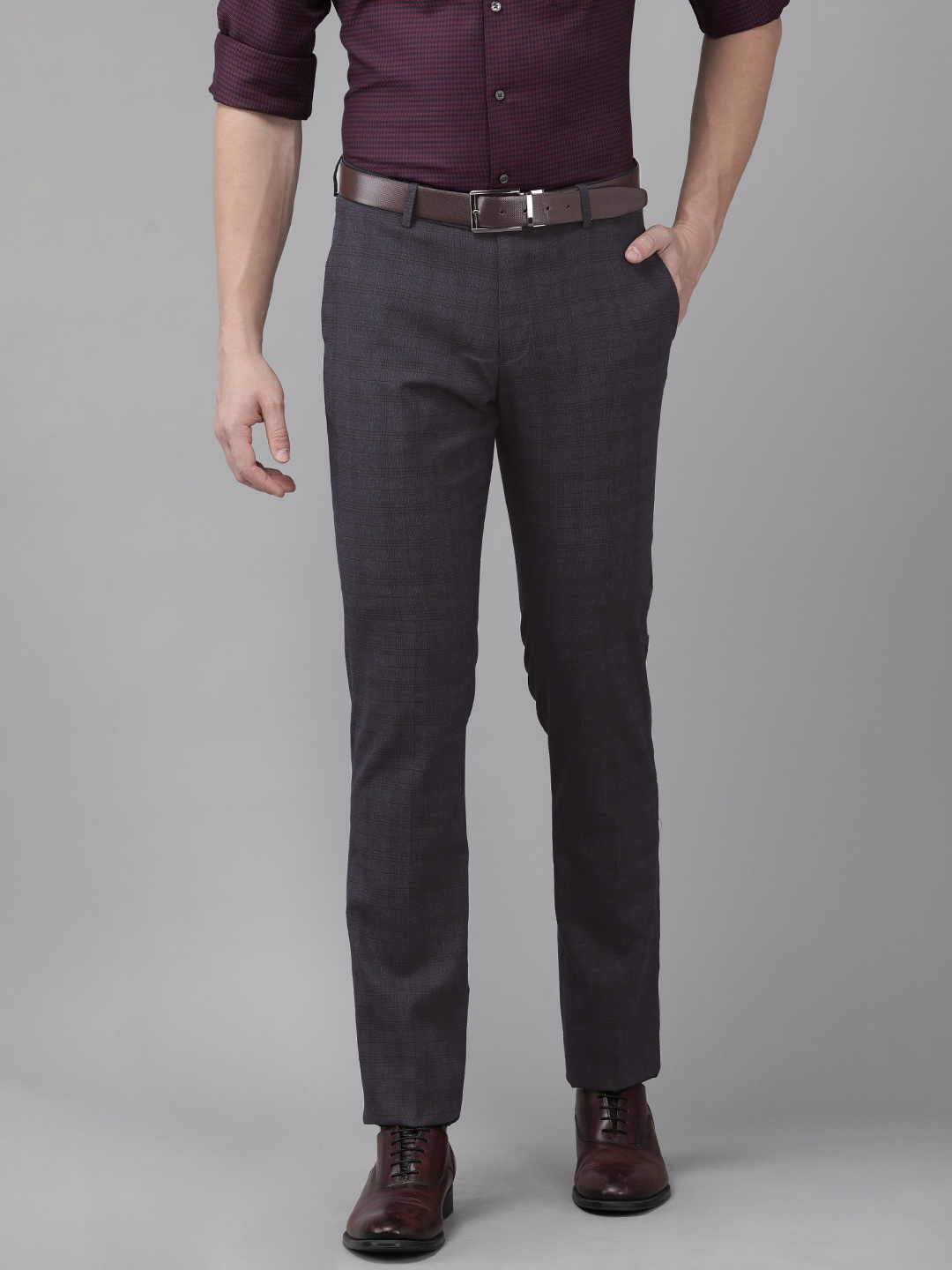 Arrow Men Checked Tailored Fit Formal Trousers, Navy blue