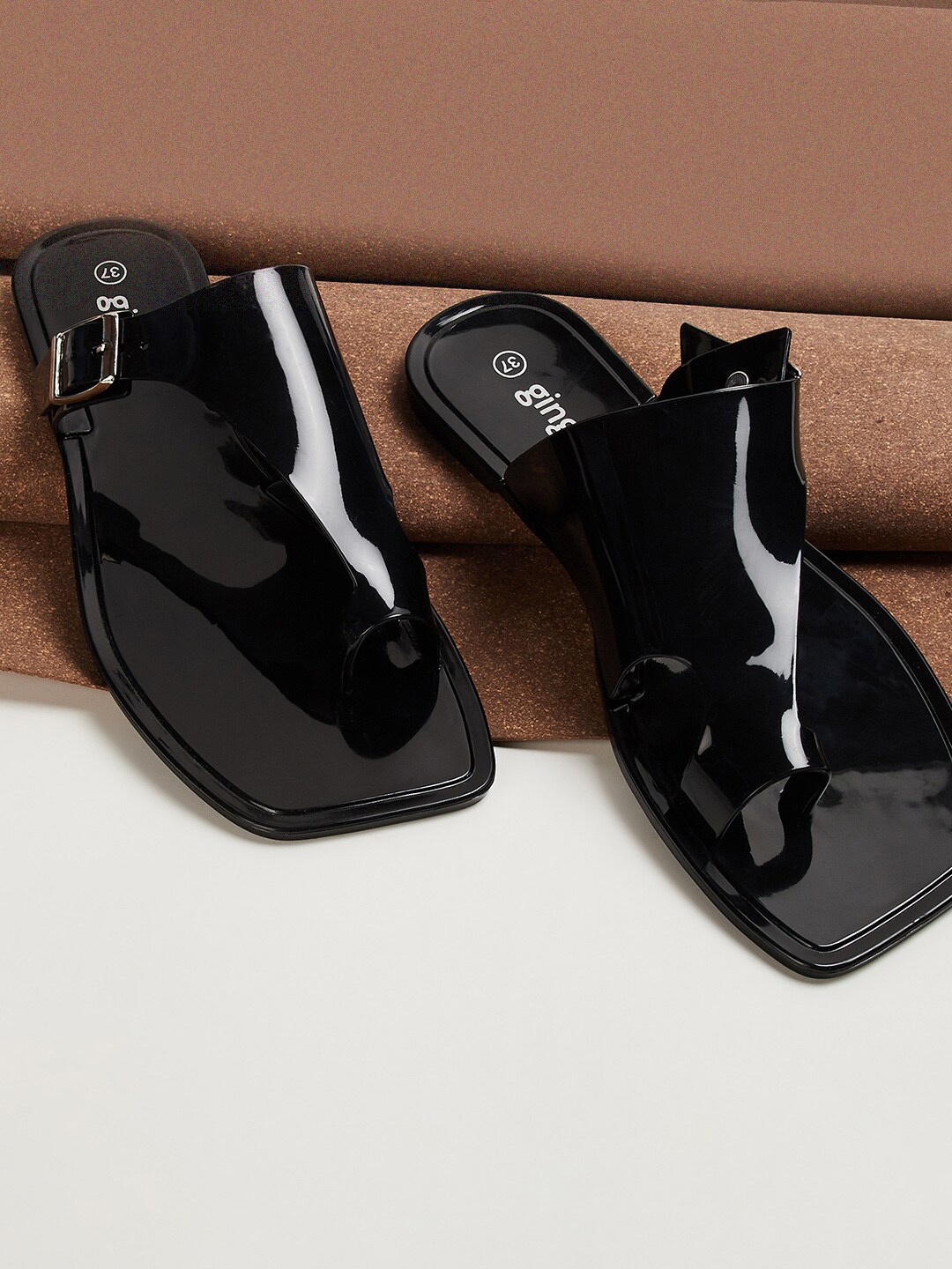 

Ginger by Lifestyle Women OneToe Flats, Black