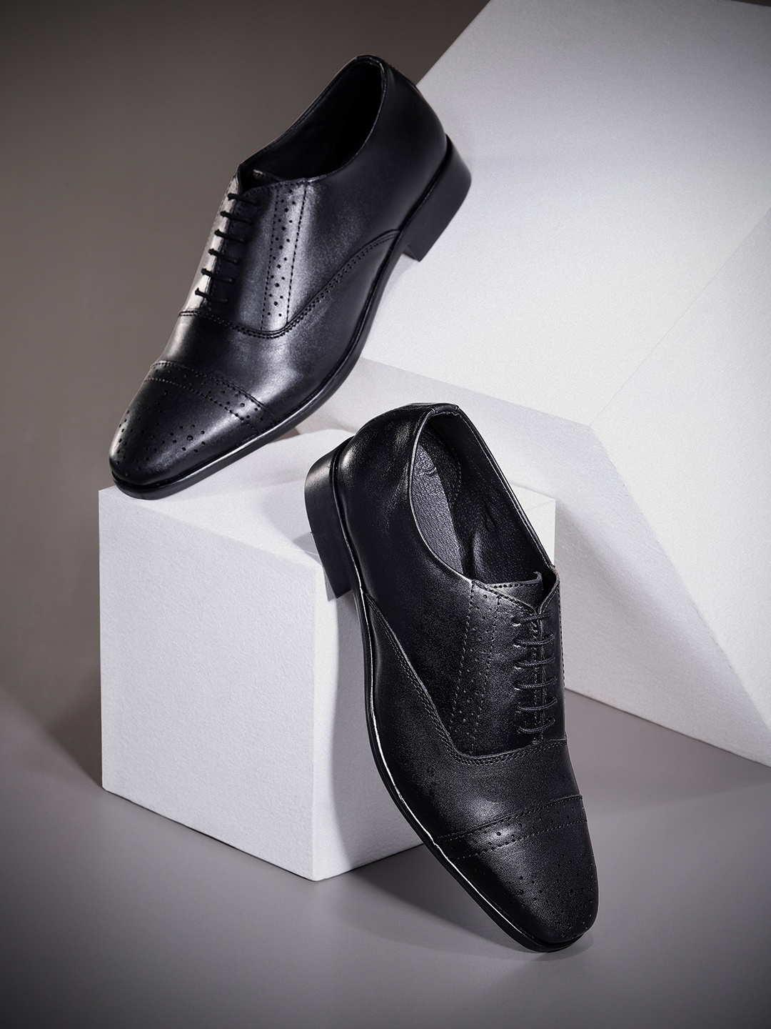 

House of Pataudi Men Textured Detail Leather Square-Toe Formal Oxfords, Black