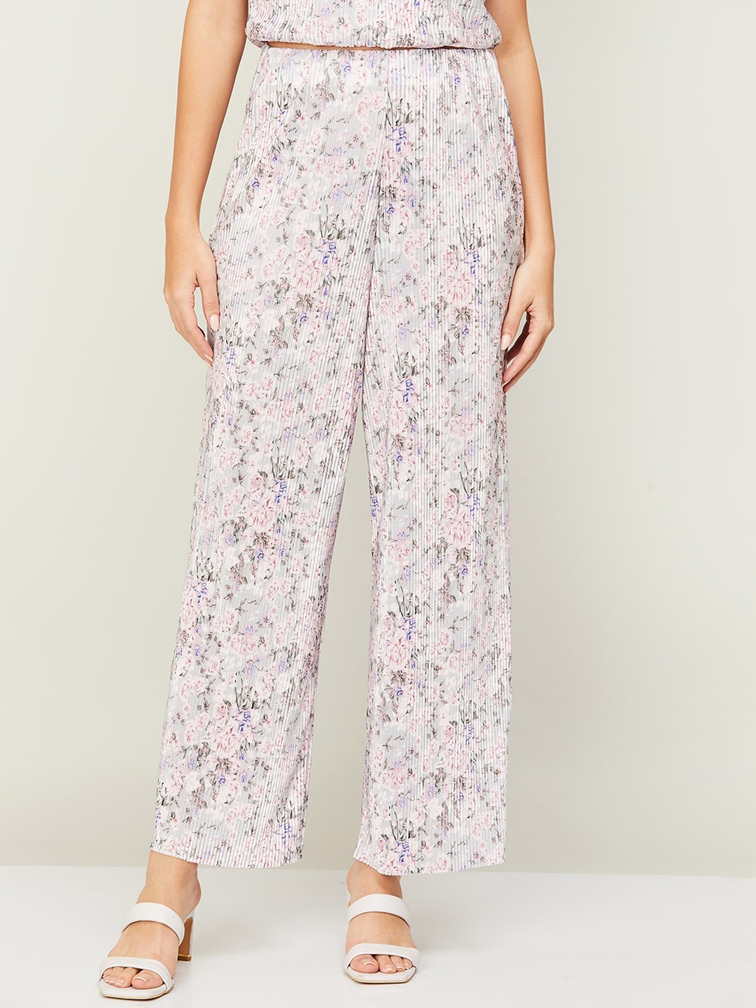 

Ginger by Lifestyle Women Floral Printed Easy Wash Trousers, Grey