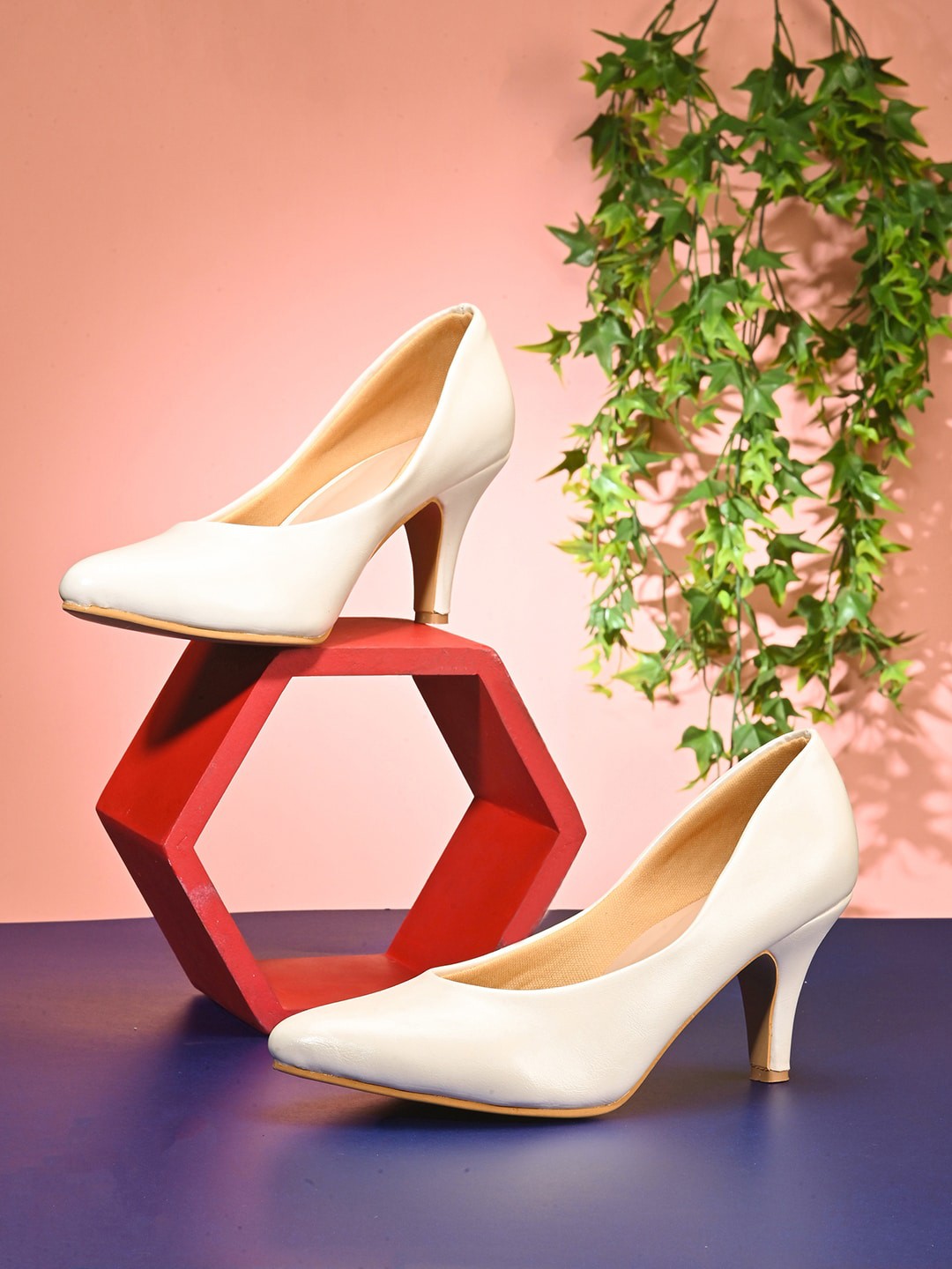 

Fentacia Solid Kitten Pumps, Cream