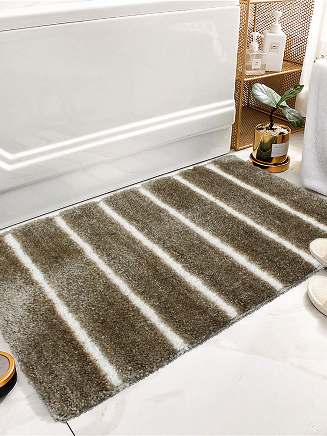 

LUXEHOME INTERNATIONAL Mexico Olive Striped 2400 GSM Microfiber Water Absorbent Bath Rug