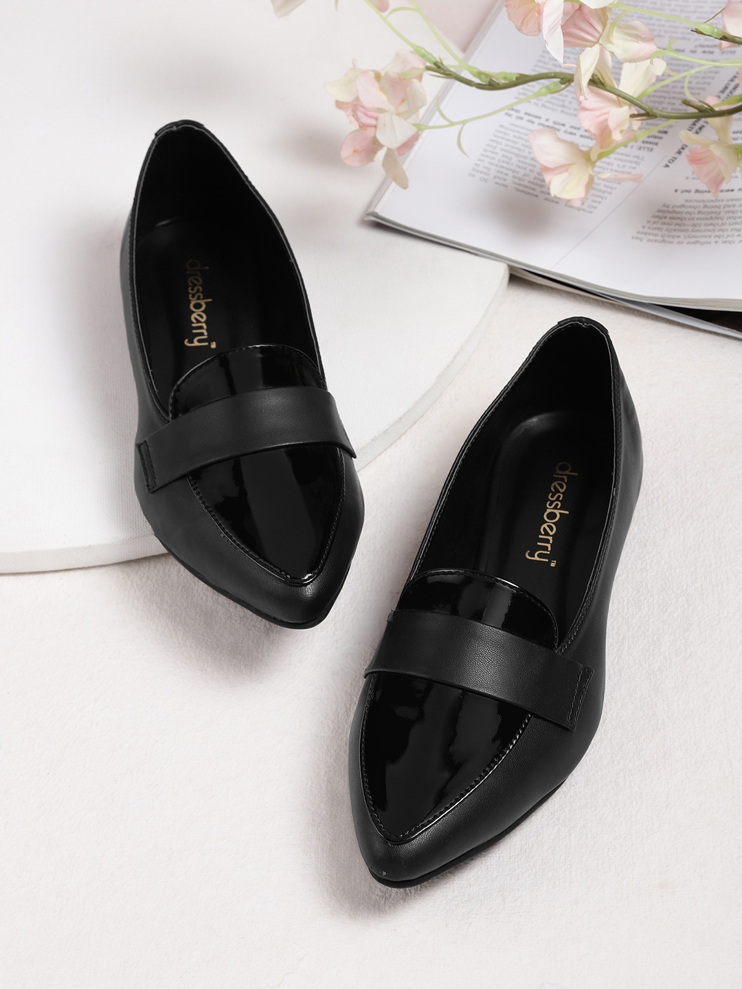 

DressBerry Women Black Solid Ballerinas