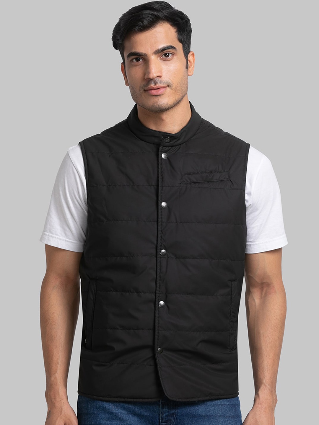 

Raymond Men Solid Sleeveless Padded Jacket, Black