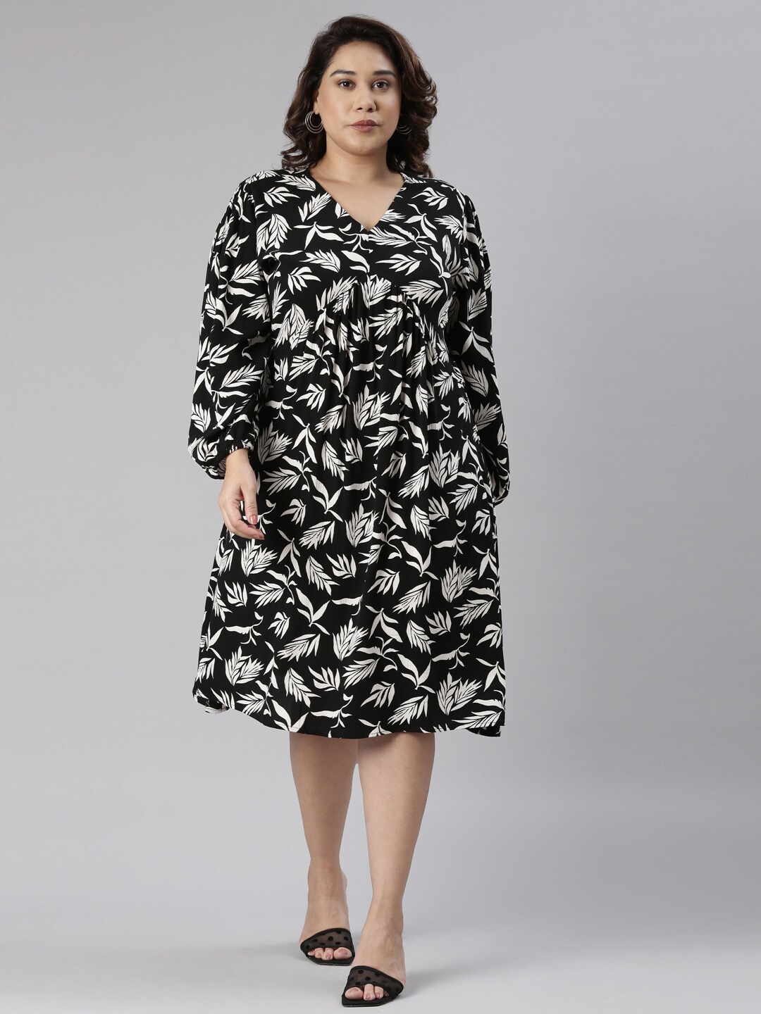 

The Pink Moon Floral Printed Sheath Dress, Black