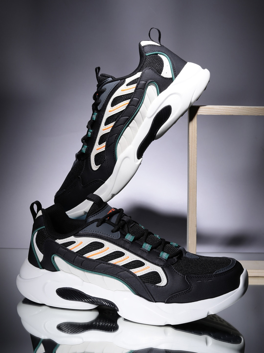 

Xtep Men Colourblocked Textile Lightweight Sneakers, Black