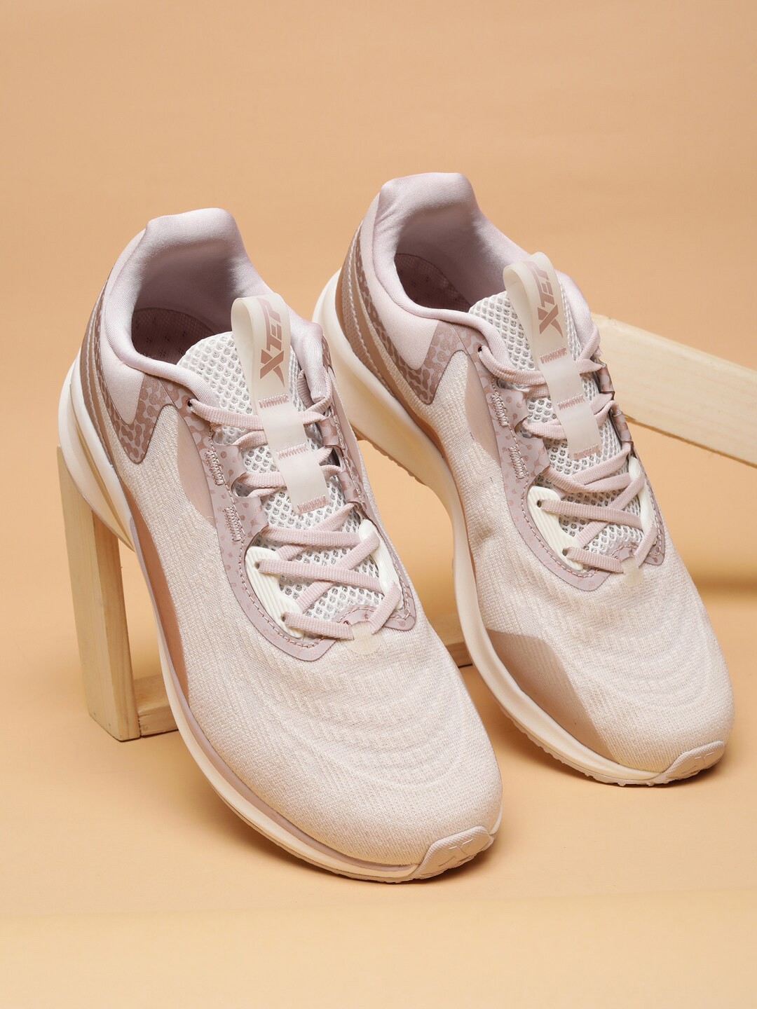 

Xtep Women Textile Running Non-Marking Shoes, White