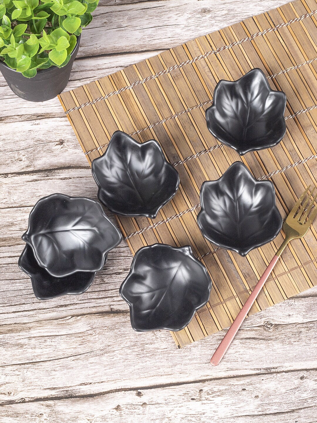 

MARKET99 6 Pieces Black Textured Melamine Leaf Shaped Dip Bowls